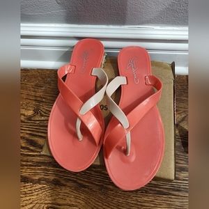 Report Signature Sandals